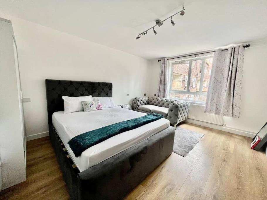 Lovely 2Br Suite In Bow, E3 Londýn Exteriér fotografie