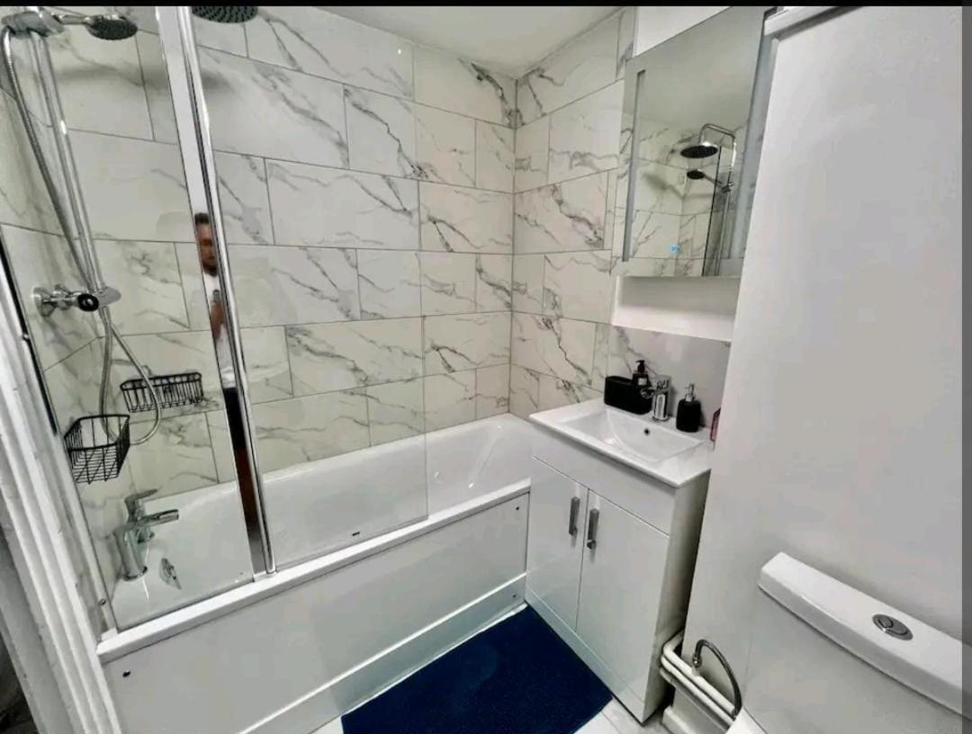 Lovely 2Br Suite In Bow, E3 Londýn Exteriér fotografie